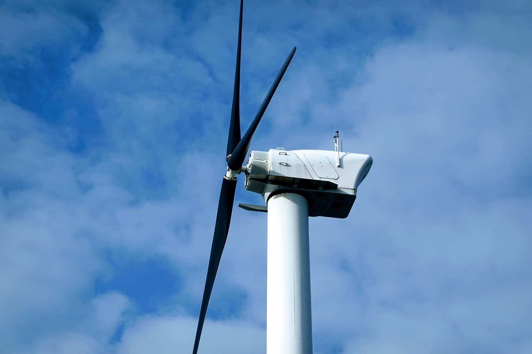 Wind turbine nacelle and blades against the sky